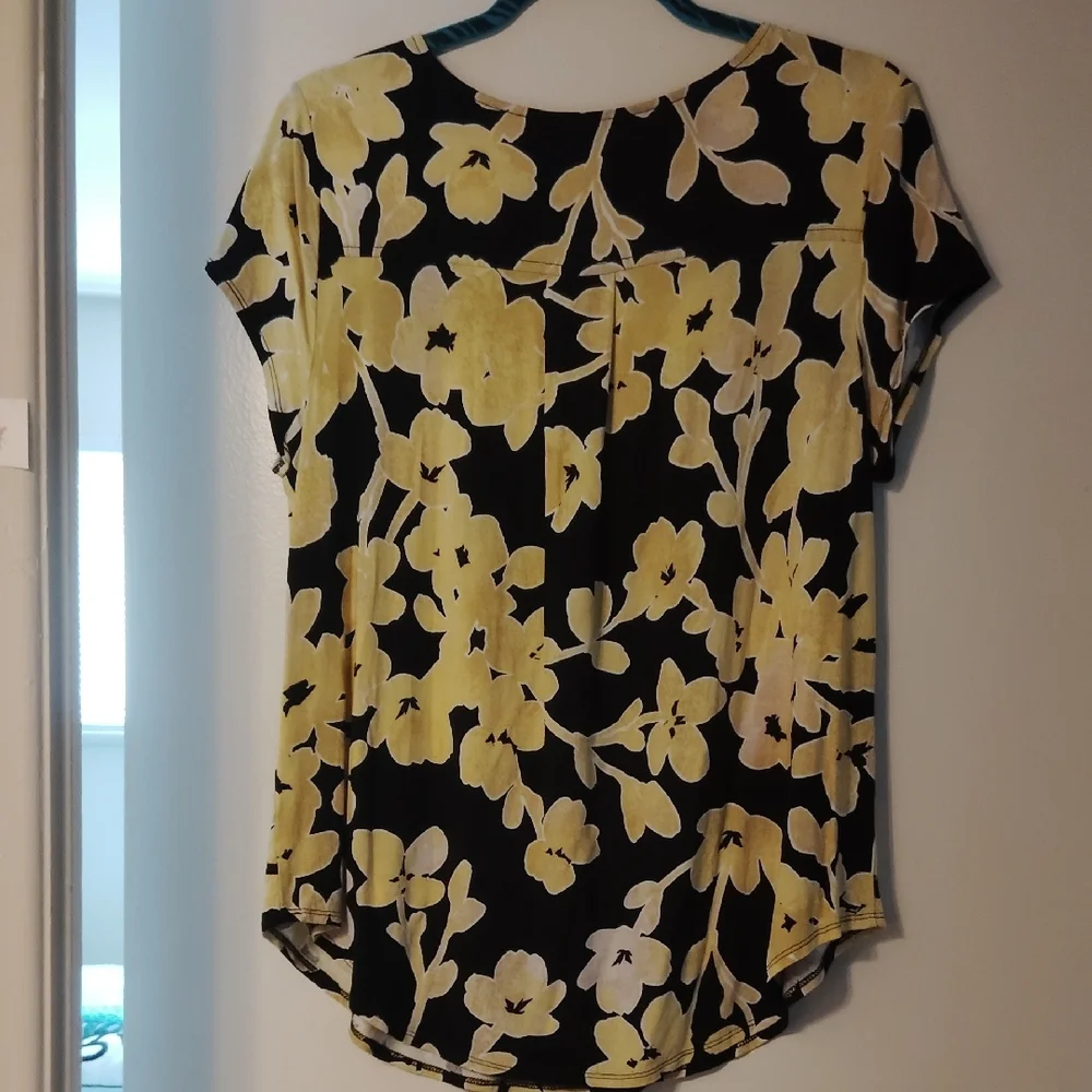 Alfani Yellow and White Floral Short Sleeve Tee - Picture 5 of 6